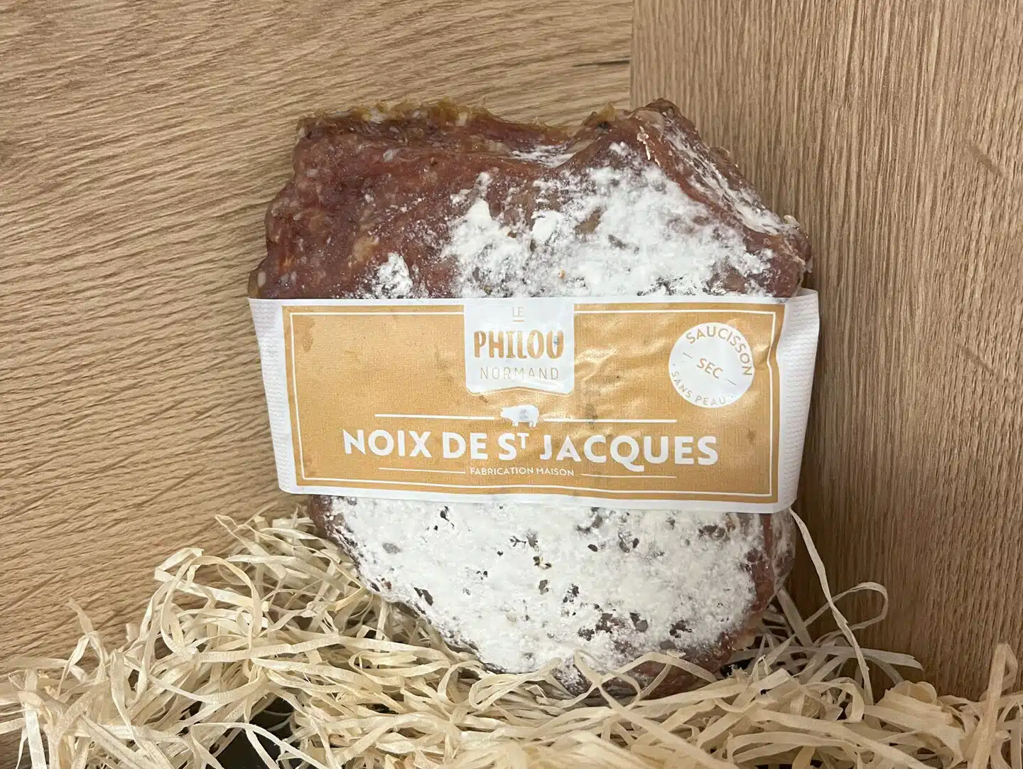 Saucisson-noix-de-Saint-Jacques-e1736346821270 SAUCISSON SEC PORC NOIX DE SAINT-JACQUES LE PHILOU NORMAND – Image 1