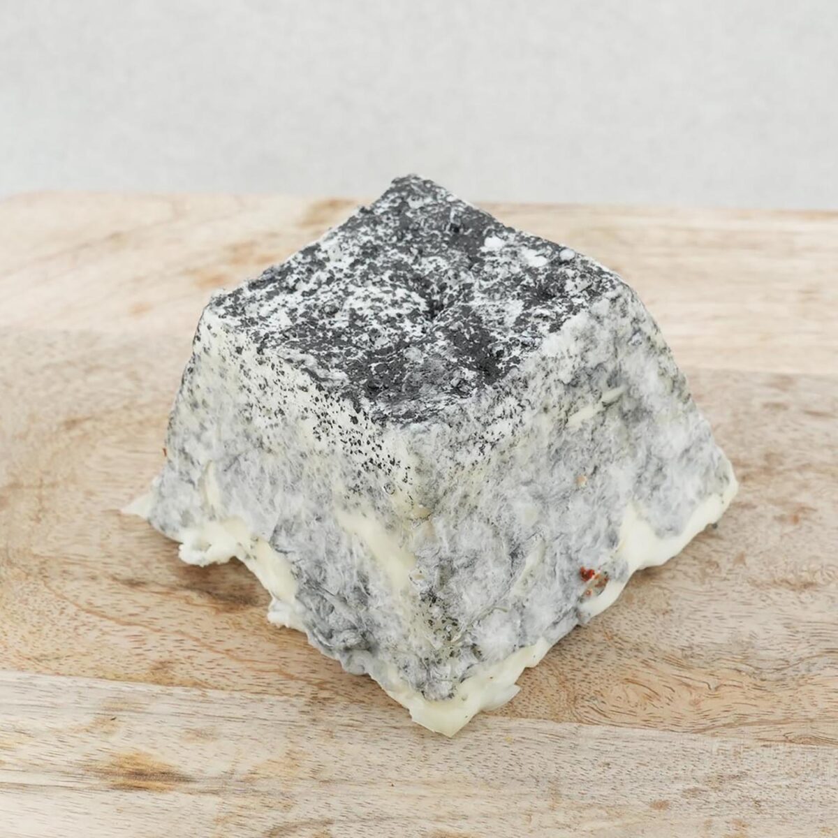PETITE PYRAMIDE  AU LAIT DE CHÈVRE "LES CHÈVRES DE BAILLEAU" – Image 1