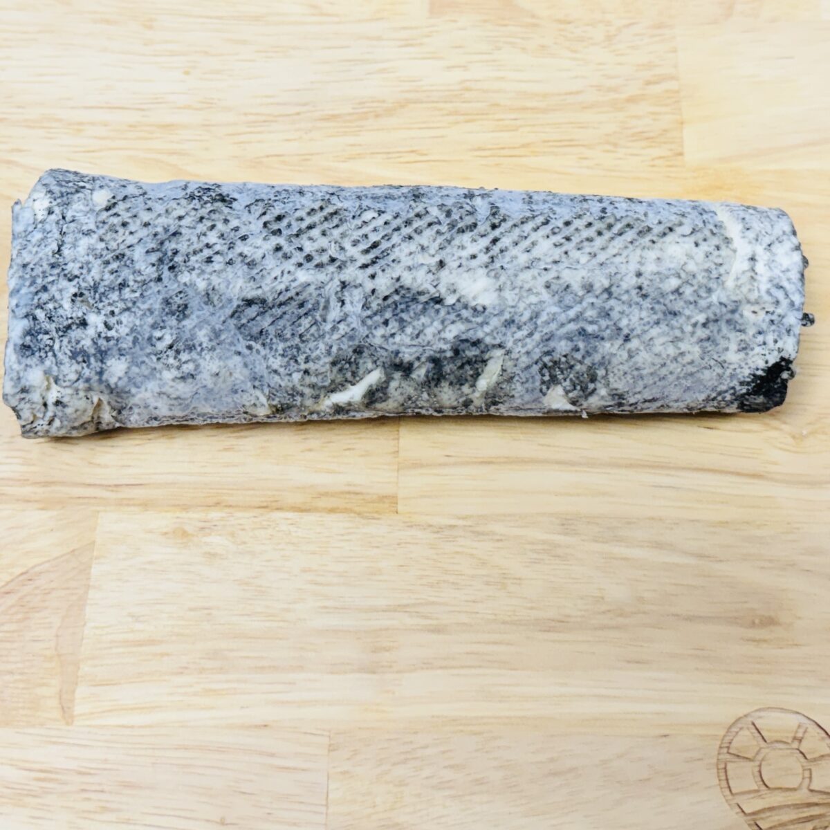 IMG_3746 BUCHE CENDRÉE AU LAIT DE CHÈVRE "LES CHÈVRES DE BAILLEAU" – Image 1